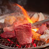 上質な肉質にこだわったお肉は七輪で炭焼き！