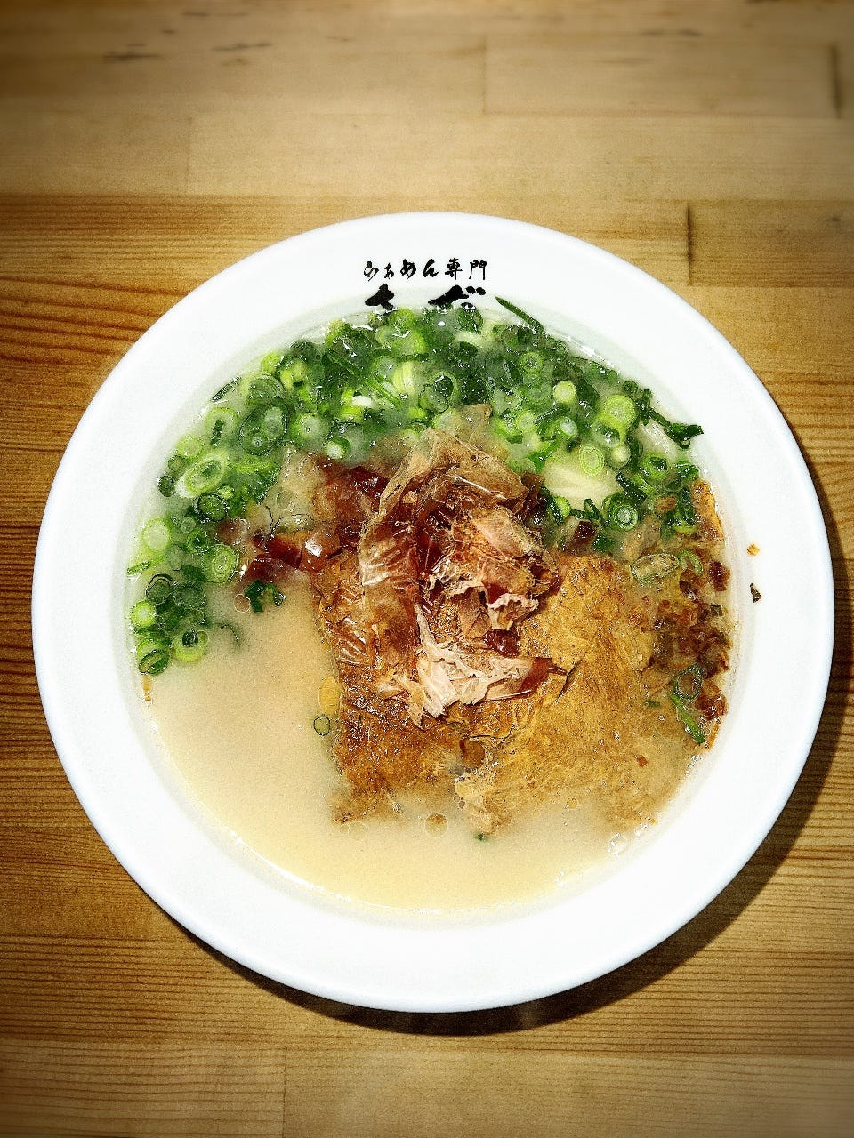 鹿児島産の赤鶏さつまのあっさり鶏白湯スープのラーメンです！