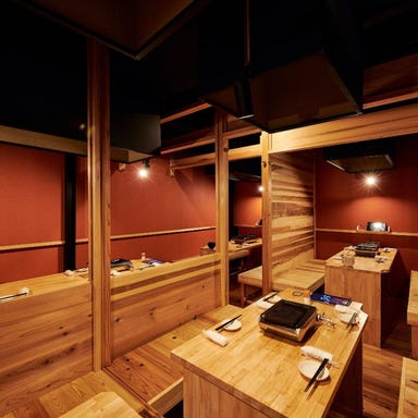 ホルモン×ハラミ 個室 煙焼肉 伝とん 掛川店_テーブル席完全個室(2~4名様×6部屋)│ご友人同士の飲み屋会やご家族利用に最適!