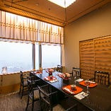 【窓側テーブル個室／8名様まで】 「祇園町」／「上七軒」2部屋ございます。