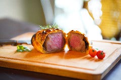 名物！A5ランク黒毛和牛のビーフウェリントン（手間暇かけて丁寧に作るのでネット事前予約限定）