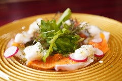 朝獲れ鮮魚のカルパッチョ盛り合わせ