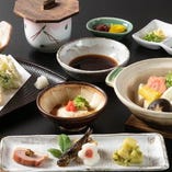 「湯豆腐弁当」人気です♪京湯葉、京豆腐を中心にしたお手軽なセットです。