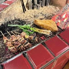 自慢の炭火焼き。山海の幸をじっくり焼きあげます！