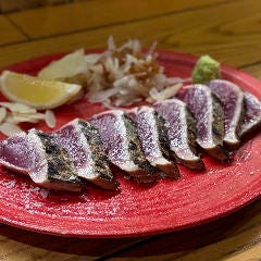 朝市の鮮魚の刺身盛り合わせ。鮮度バツグンです。