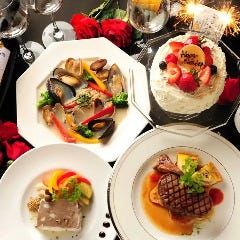 鯛や海老、牛赤身肉など豪華な食材が揃う、お祝いに最適なコース
