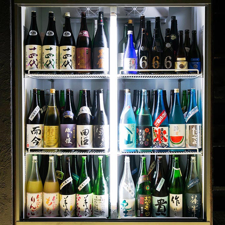 全国各地の美酒銘酒たちが
店内の冷蔵庫にズラリと並びます