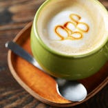 イタリアのLAVAZZAのコーヒー豆を使用したキャラメルラテ！倉敷のバルでは珍しいカフェメニューもご用意しております！ノンアルコールのお客さまも最後まで楽しめちゃう！