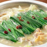 鶏のエキスが凝縮された白湯スープは旨味は深く後味はスッキリ。