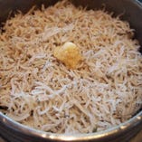 釜炊き白米のしらす丼