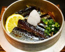 レモン香る　炙り塩秋刀魚釜飯　※籠盛りセット内容（サラダ・お吸い物・お漬物・小鉢３種)