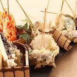 季節の食材やスタンダードな串から変わり串まで。様々な天ぷら串をご用意しております