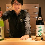 利き酒師がその季節におすすめの日本酒をチョイス