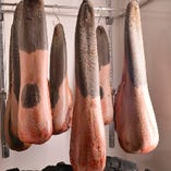 ◆専用熟成庫で2℃前後でじっくり熟成した牛タンは必食！