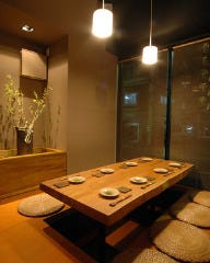 隠れ家・鶏ＤＩＮＩＮＧ 杉六