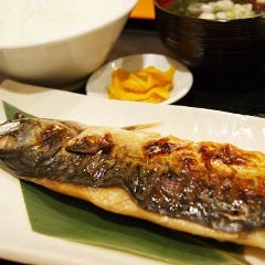 不動の人気！塩鯖焼き　肉厚で程よい塩加減！　お酒のアテに♪