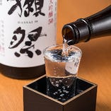 日本酒は獺祭や八海山など、プレミアムな銘柄もご用意しております