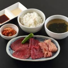 ランチ 999円(税込1,098円)〜