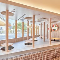 ファームビュッフェ mothers てんしば店_小さなお子様連れに喜ばれるやわらかマットの小上がり席