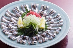 朝獲れの「きびなごの刺身」 菊花造を自家製辛子酢味噌で…