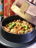 釜飯は選び抜いた米を鉄釜で炊き上げます。８５０円～