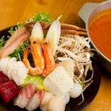 魚介たっぷりシシリアントマト鍋　1人前1600円　縁恵比寿発祥のシシリアントマト鍋開店当初からの人気メニューです。
