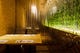 木調をベースとした温かみを感じる個室で心地よい空間を演出