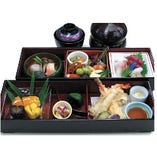 すみれ御膳　5,000円（店内飲食税抜価格/4,545円）吸物付
