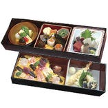 ちらし幕の内5,000円（店内飲食税抜価格/4,545円）吸物付　