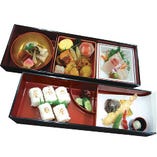幕の内弁当　4,000円（店内飲食税抜価格/3,636円）吸物付　