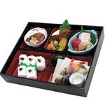 松花堂弁当　3,500円（店内飲食税抜価格/3,182円）吸物付　