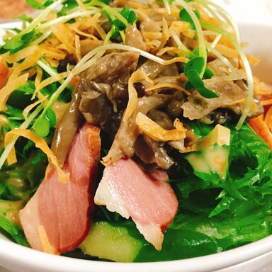 創作料理がじゅまる_合鴨とキノコの白胡麻サラダ