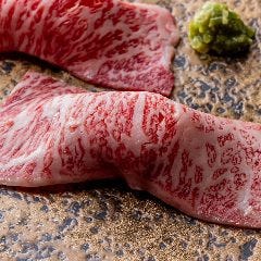 A5ランクの黒毛和牛を使っ肉寿司はぜひご堪能ください！