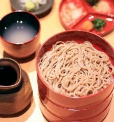 いなたや 丸の内パレスビル店_【割子そば】
　　～丸い漆器３段でご用意いたします～