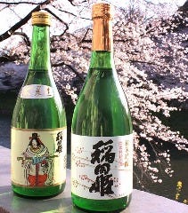 いなたや 丸の内パレスビル店_◆お祝いに…清酒稲田姫◆ ヤマタノオロチ伝説でスサノオノミコトに救われた稲田姫。その後結ばれた二人は、末永く幸せで子々孫々迄繁栄しました。この神話に想いを馳せ、清酒『稲田姫』を造っています。
稲田姫が祀られる神社は【縁結び・夫婦円満・家内安全】のご利益が。お祝いの席に『稲田姫』を ぜひお楽しみ下さい!!