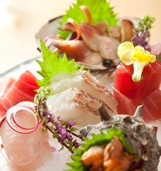 いなたや 丸の内パレスビル店_当店の看板料理、田舎蕎麦で〆る前に…酒の肴・漁師から直送の新鮮な魚介類を、ぜひお楽しみください♪
蔵直送の地酒と、地魚。冷酒・燗酒と気分や合わせる料理に合わせて組合せをお楽しみください。また酒通のお客様向けの珍味の数々も人気です！海外からのお客様とのお食事にも定番の和食~珍味を紹介頂けますよ♪