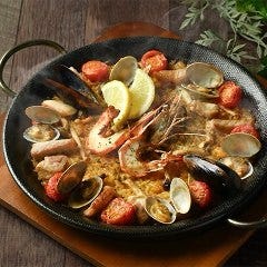新じゃがなど、春の恵みを楽しめる期間限定メニューが登場。