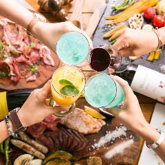 充実の飲み放題も大好評。ワインは 赤・白6種類ずつをご用意!