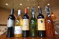 お好みのワインをスタッフがお薦めさせていただきます