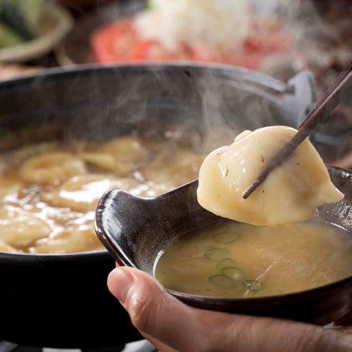 濃厚な白湯＆アゴ出汁のダブルスープ！名物の炊餃子も絶品です
