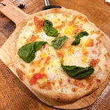 Bocco自慢の焼き立てピザは定番から変わり種まで楽しめます！