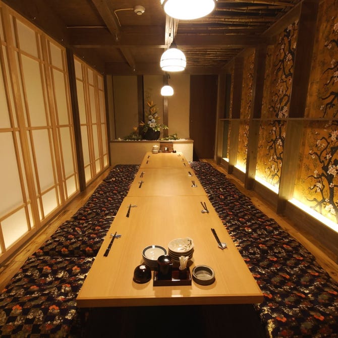 個室 泳ぎイカ 藁焼き小屋 た藁や 淀屋橋店 淀屋橋 居酒屋 ぐるなび