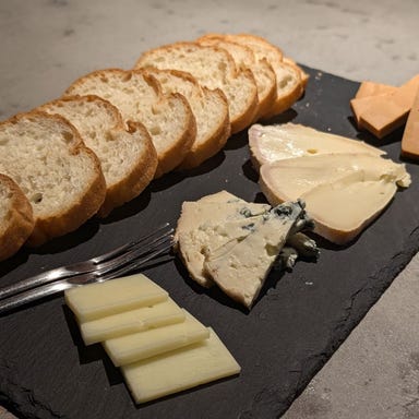 酒と食 縁神En-zine_チーズ盛り合せ プレミアチーズ入り