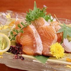 個室居酒屋 海鮮と地酒 すきずき 平塚駅前店_トロサーモンのお刺身