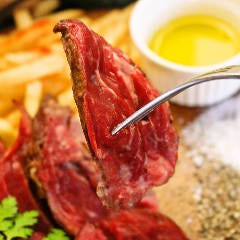 店主が厳選して仕入れた赤身肉をおしゃれに食べれて超ヘルシー♪