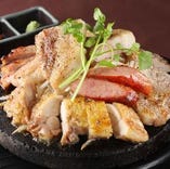 黒豚とふもと赤鶏の炙り 豪華桜島盛り