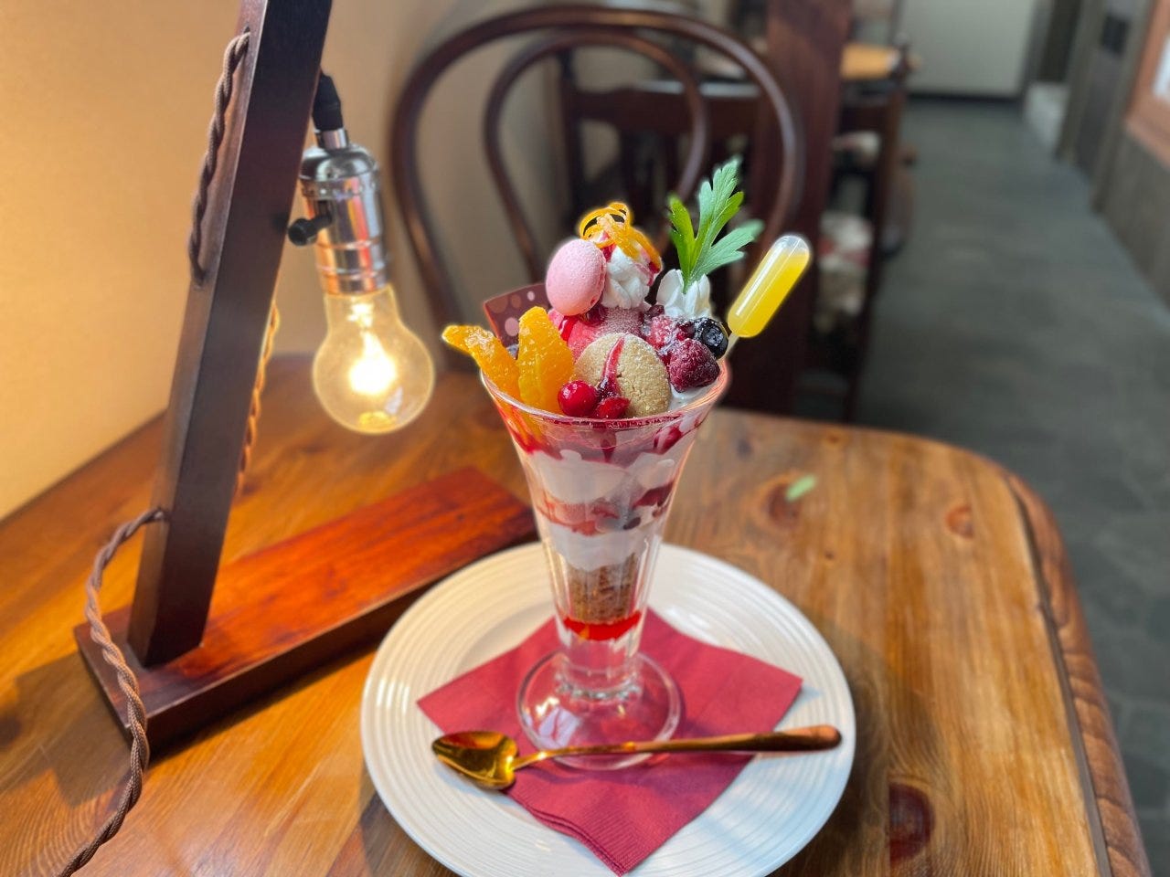 魁陽亭 越治 のベリーパフェ