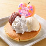お誕生日のお祝いは名古屋らしく、小豆餡と生クリーム、バニラアイスをつけて！