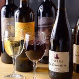 ワインは常時赤白それぞれ6～7種類を揃えています！