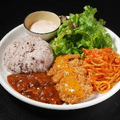 ROTIの人気メニューを盛合せしたメガ盛りスペシャルがおすすめ！
